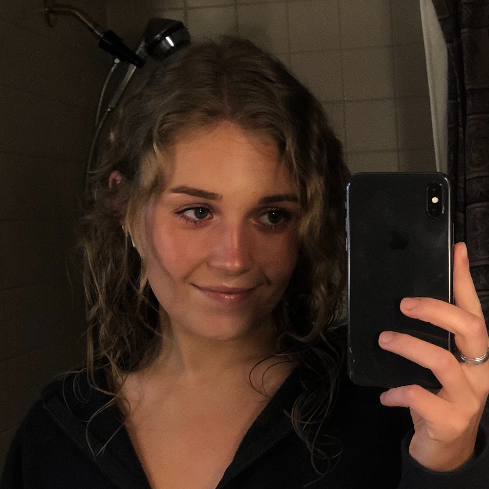 Meet your Posher, Emily